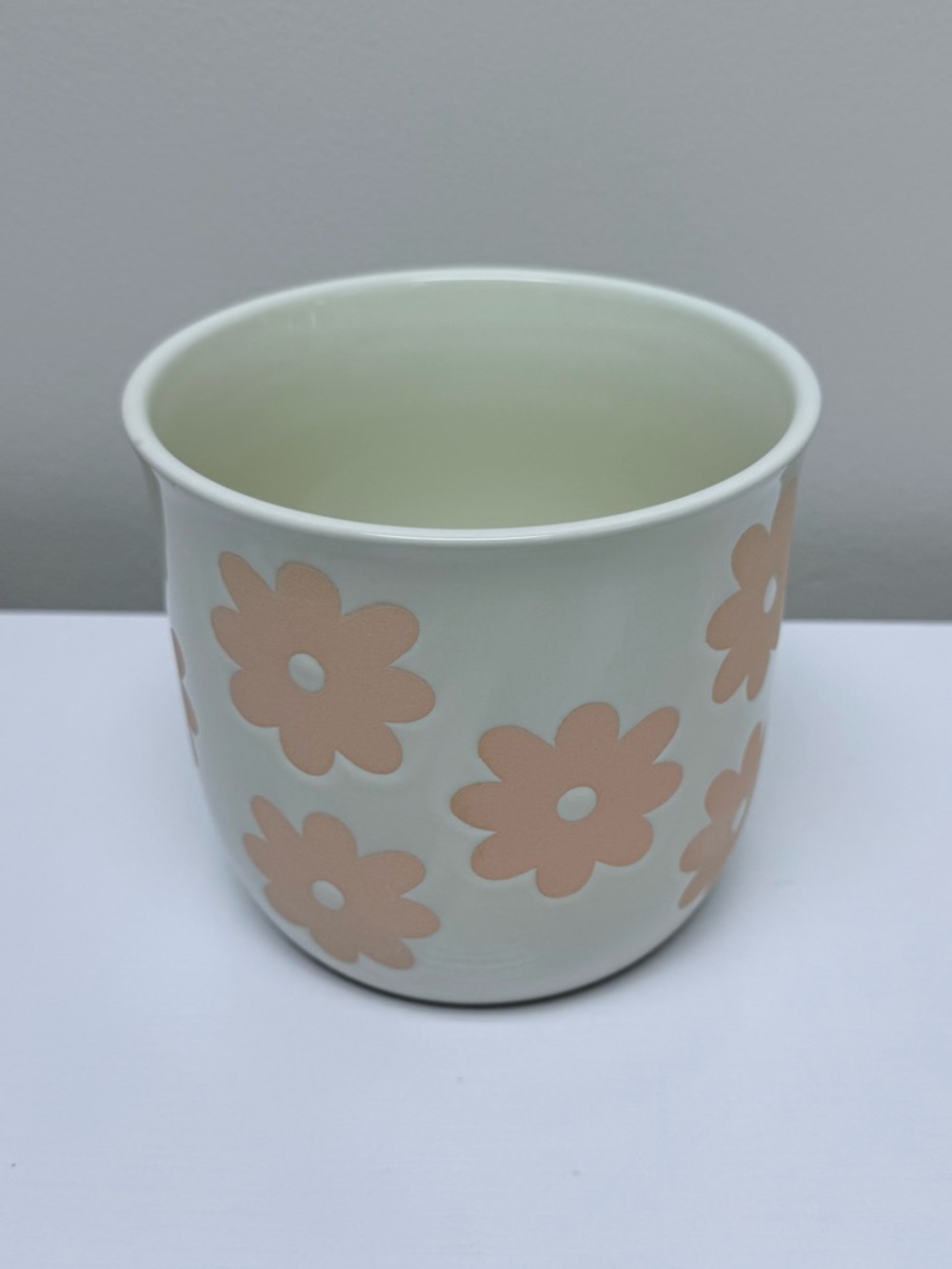 Spring Floral Ceramic Planter with Daisy Pattern by Target Bullseye’s Playground - Picture 5 of 5
